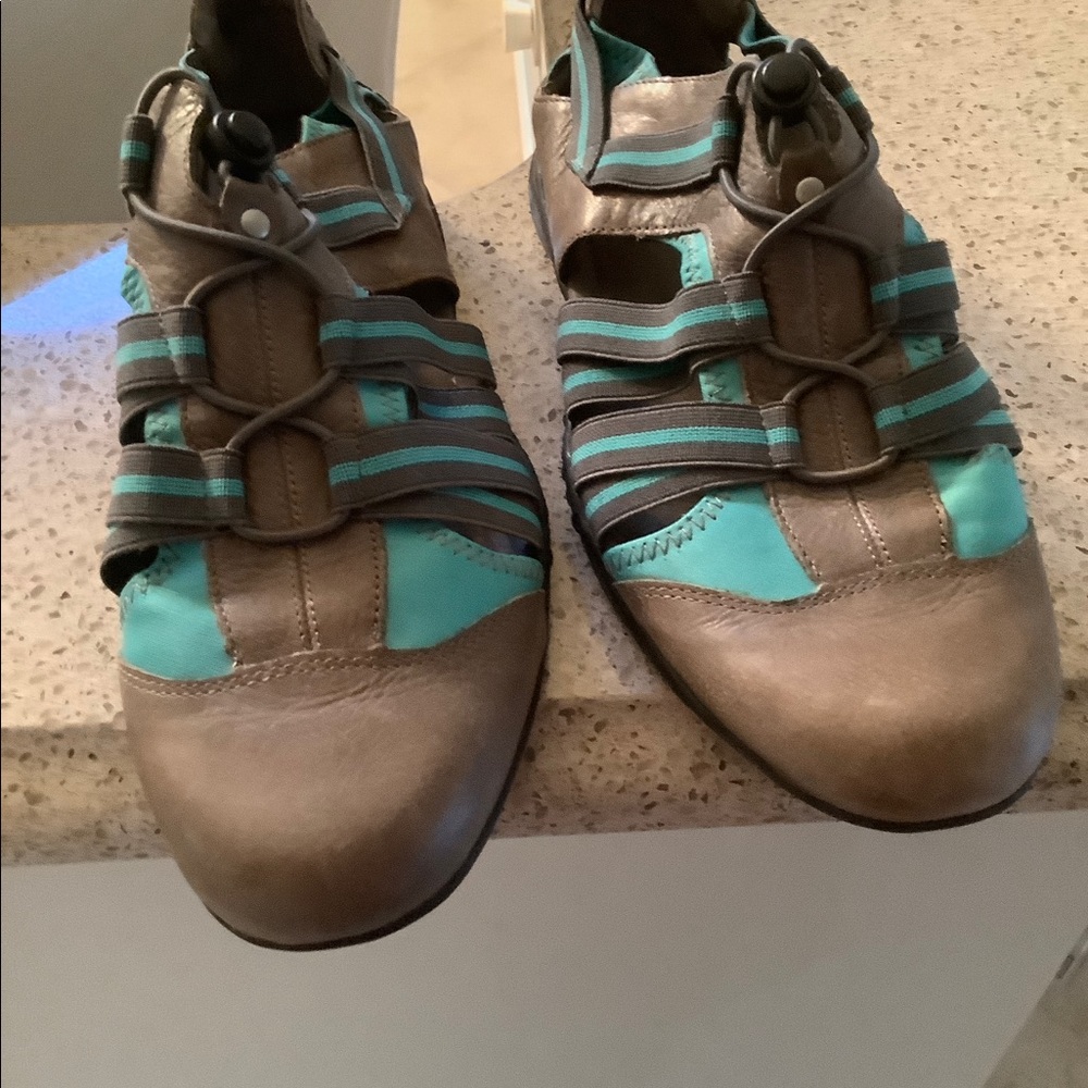 Women’s sneaker